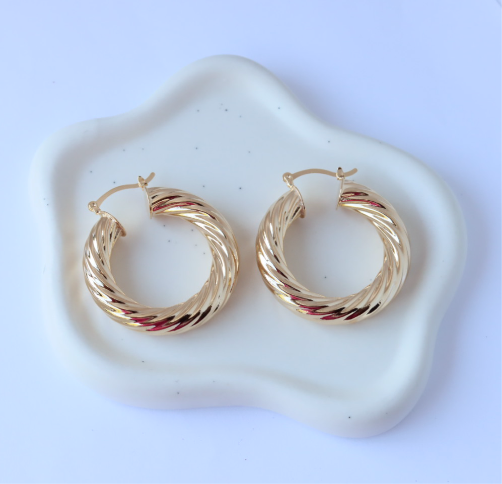 Chunky swirl hoops