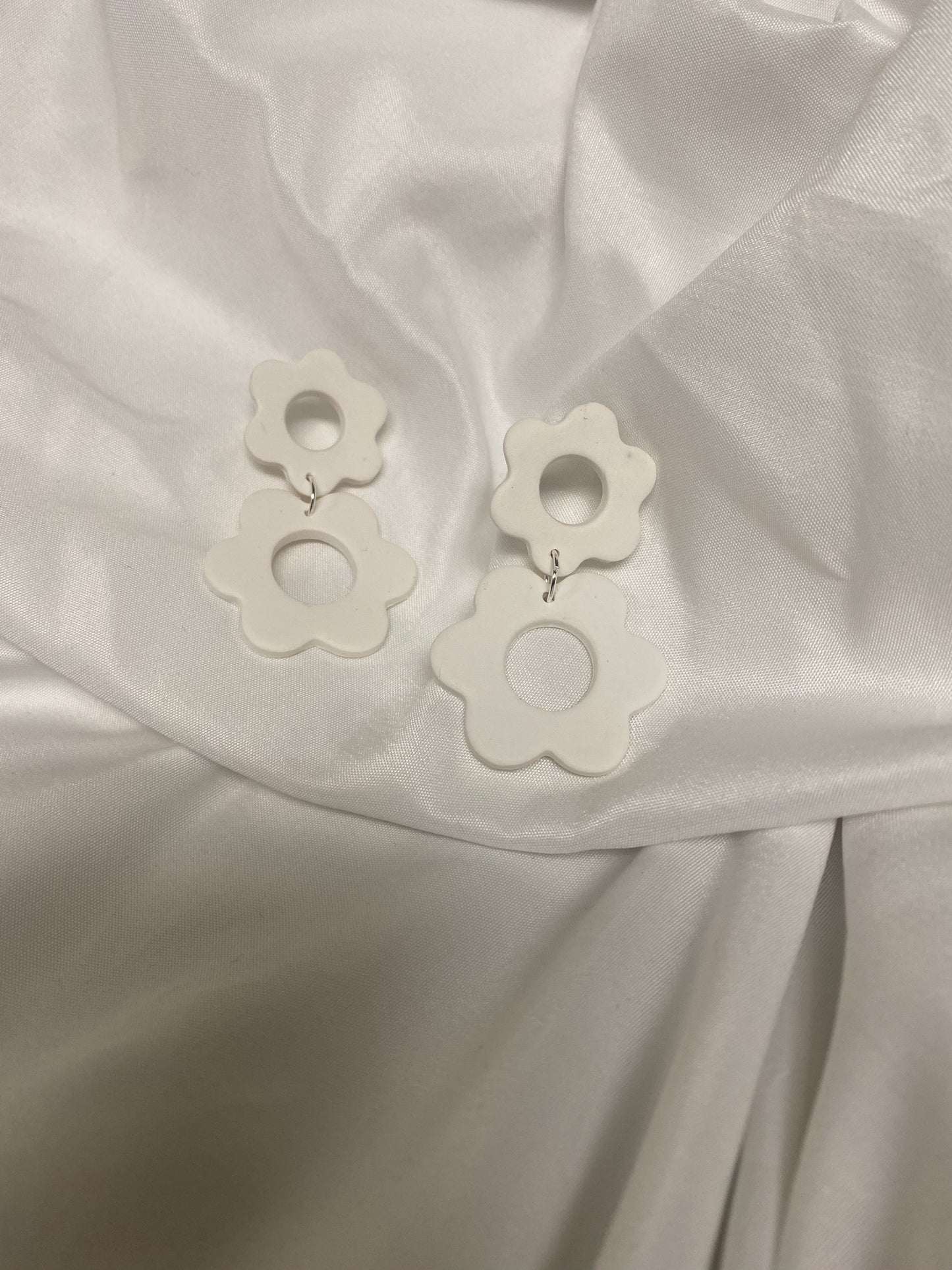 Flower Power dangle stud