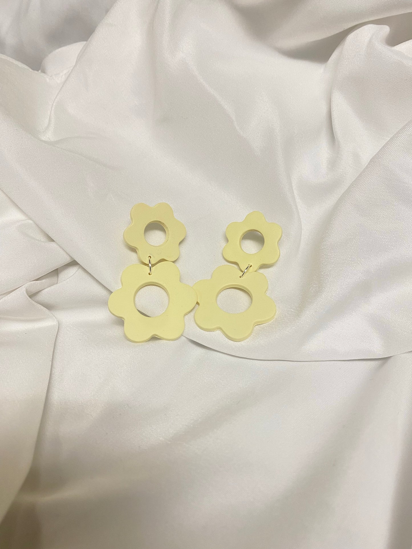 Flower Power dangle stud