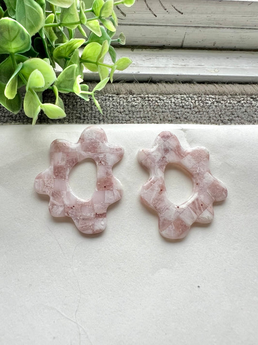Wavy checkered large studs